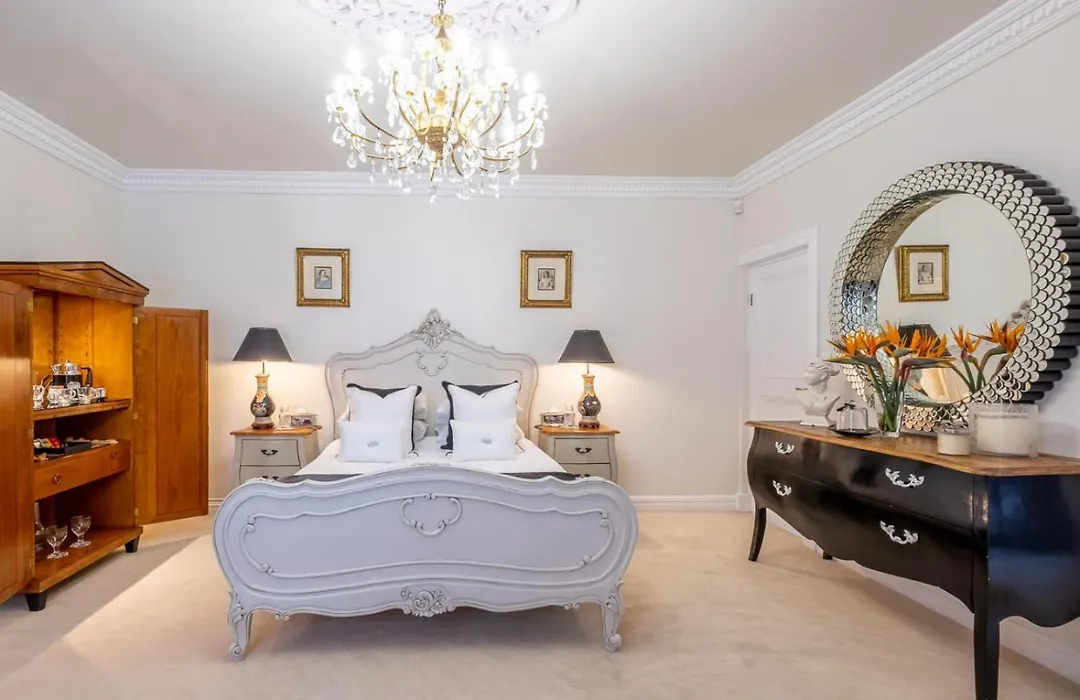 Grand Lux Boutique Manor-1